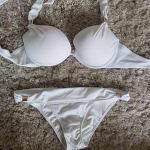 White VS bikini